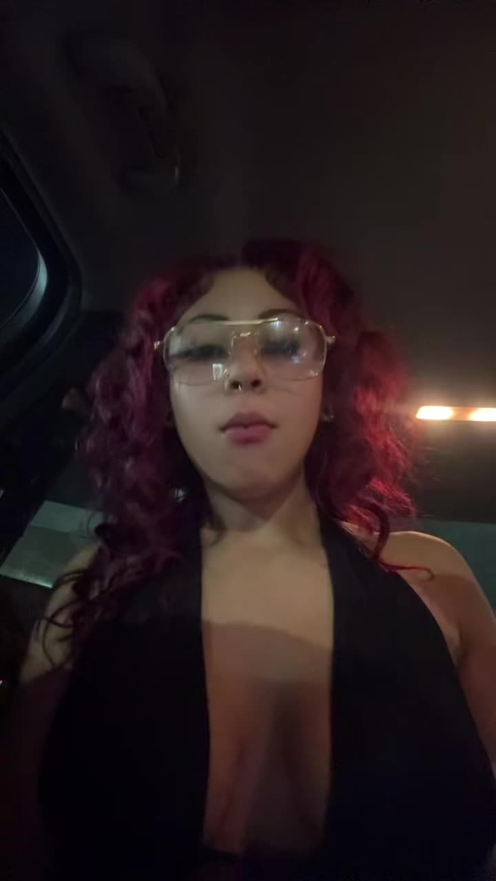 @riley_2hot4u