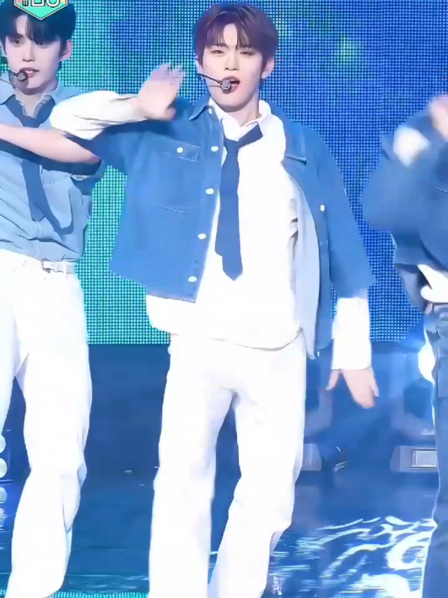 @Kpop_fancams:)