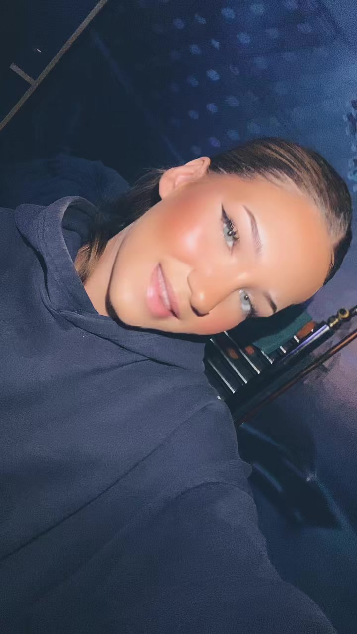 @🦋