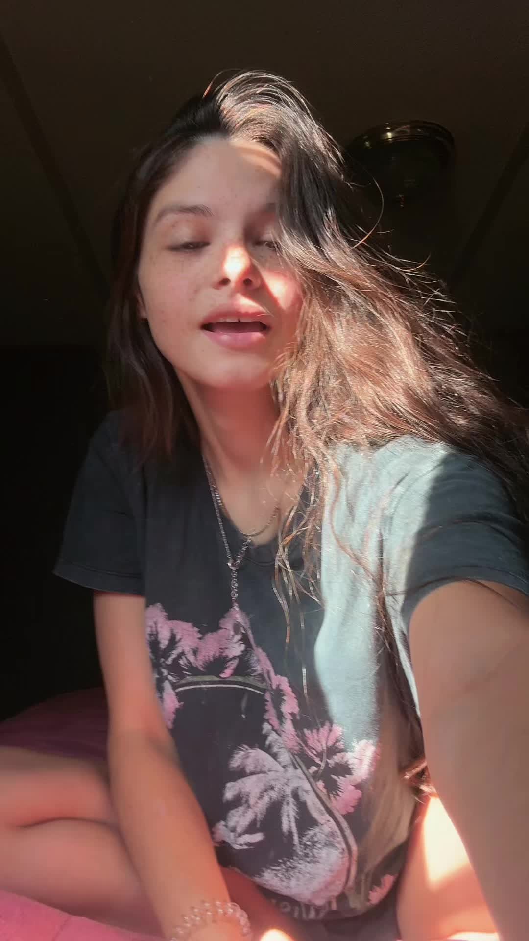 @H 🦋
