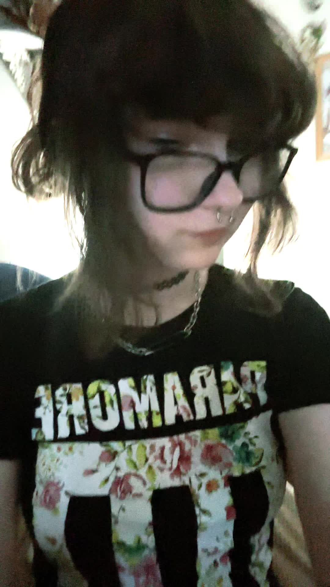 @dommi |-/ ⦻