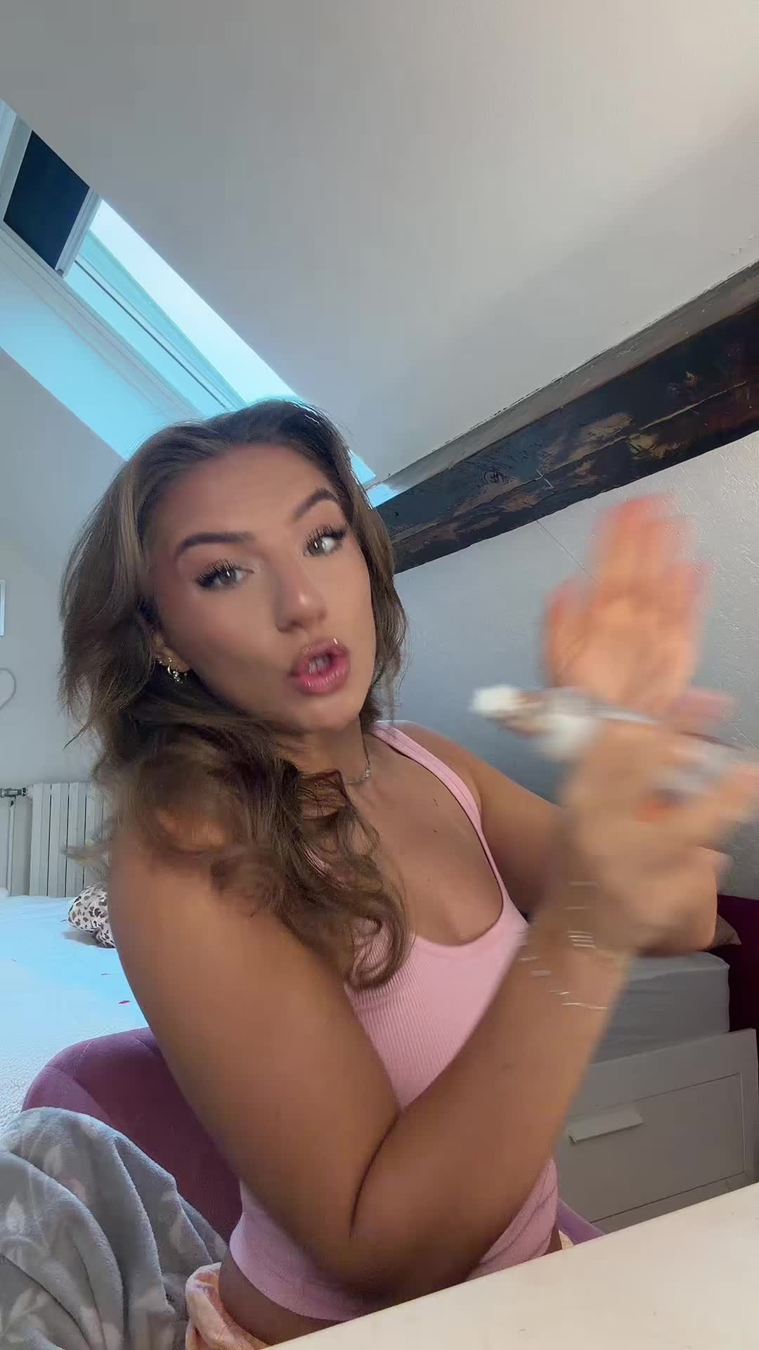 @Lor3