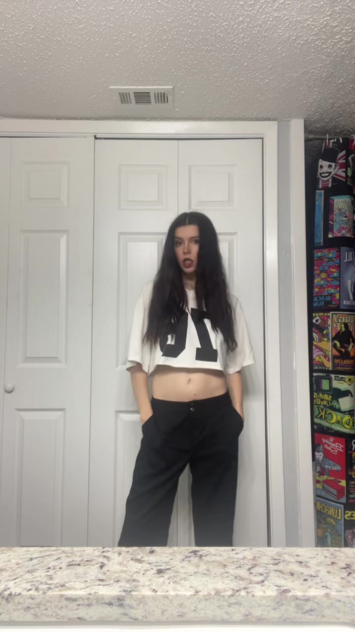 @moodybluu