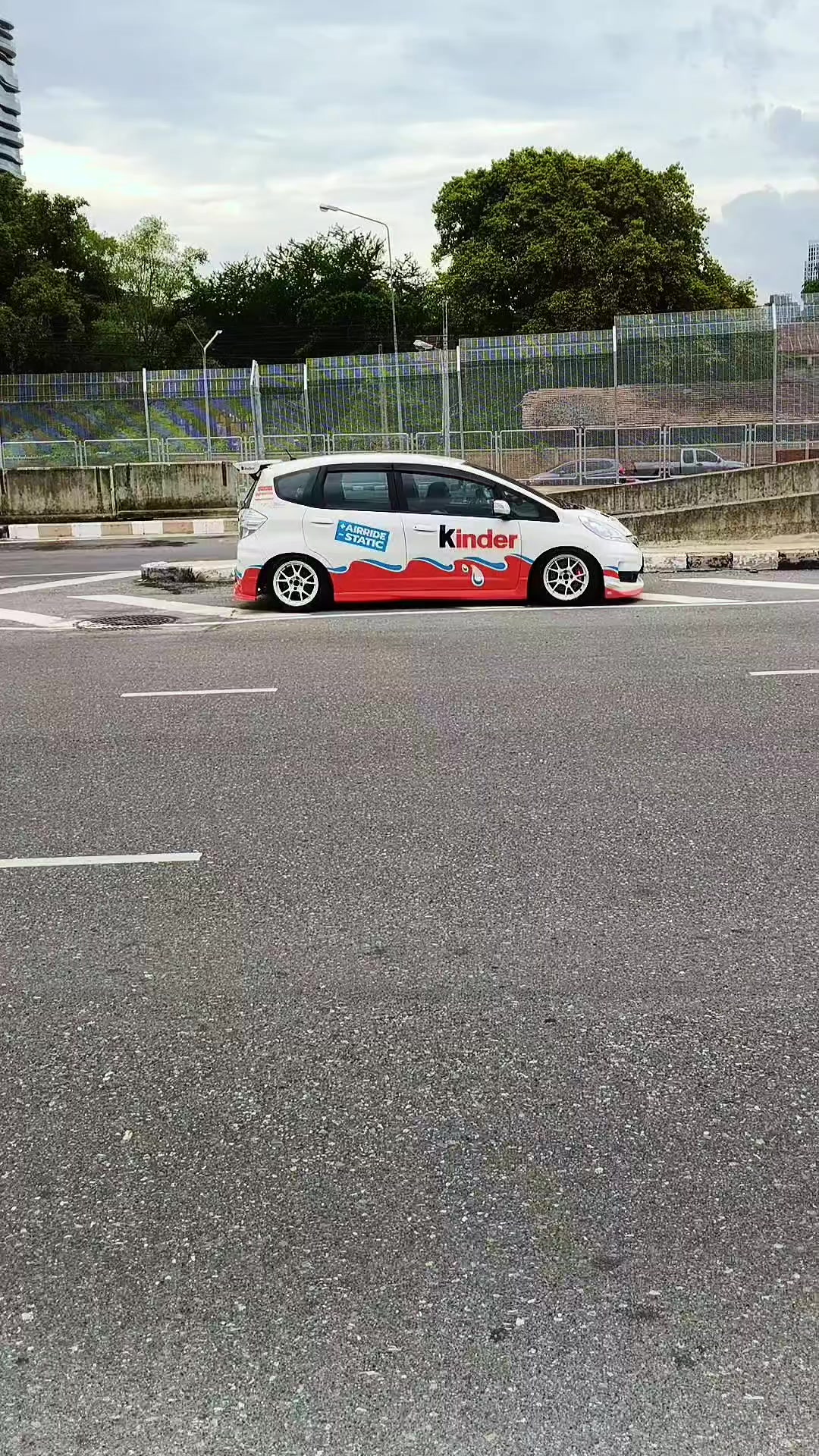 @KINDER GE.
