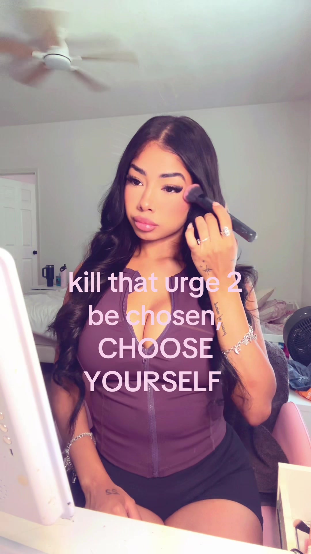@𝒱