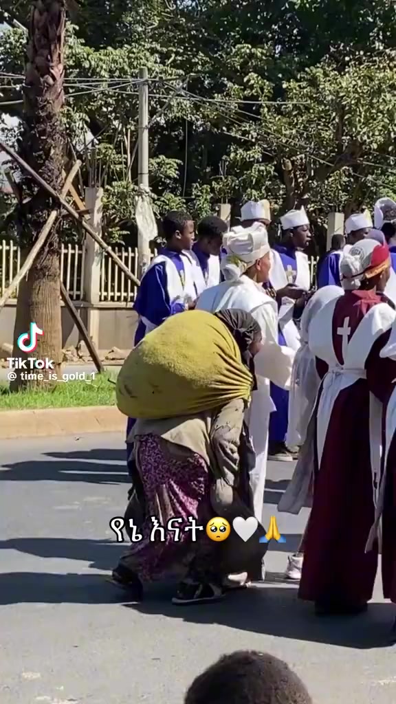 @Z ነኝ የእናቷ