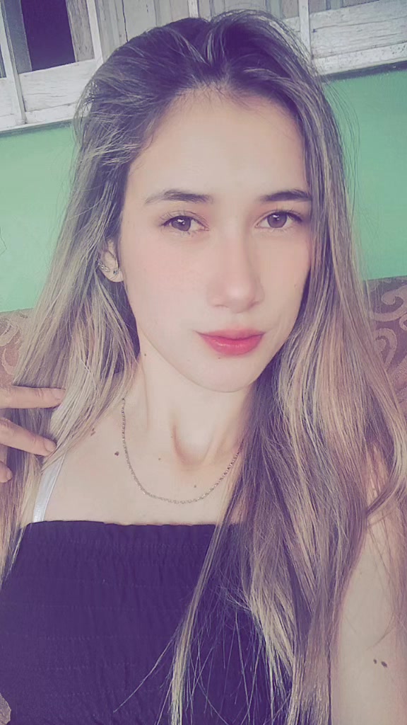 @Che Rubia ii flaquita ii😍😝🌚