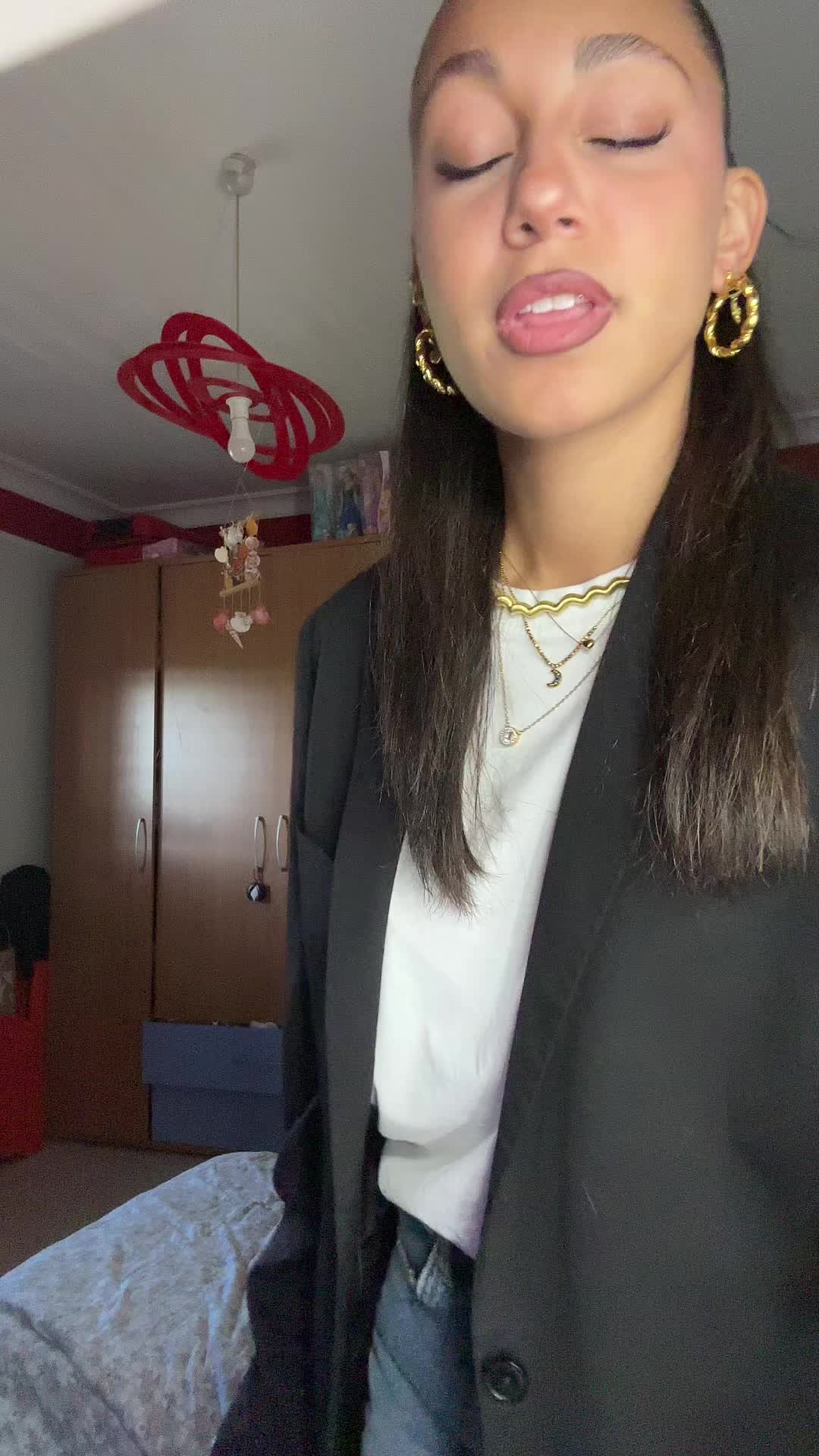 @zamyra🇨🇺