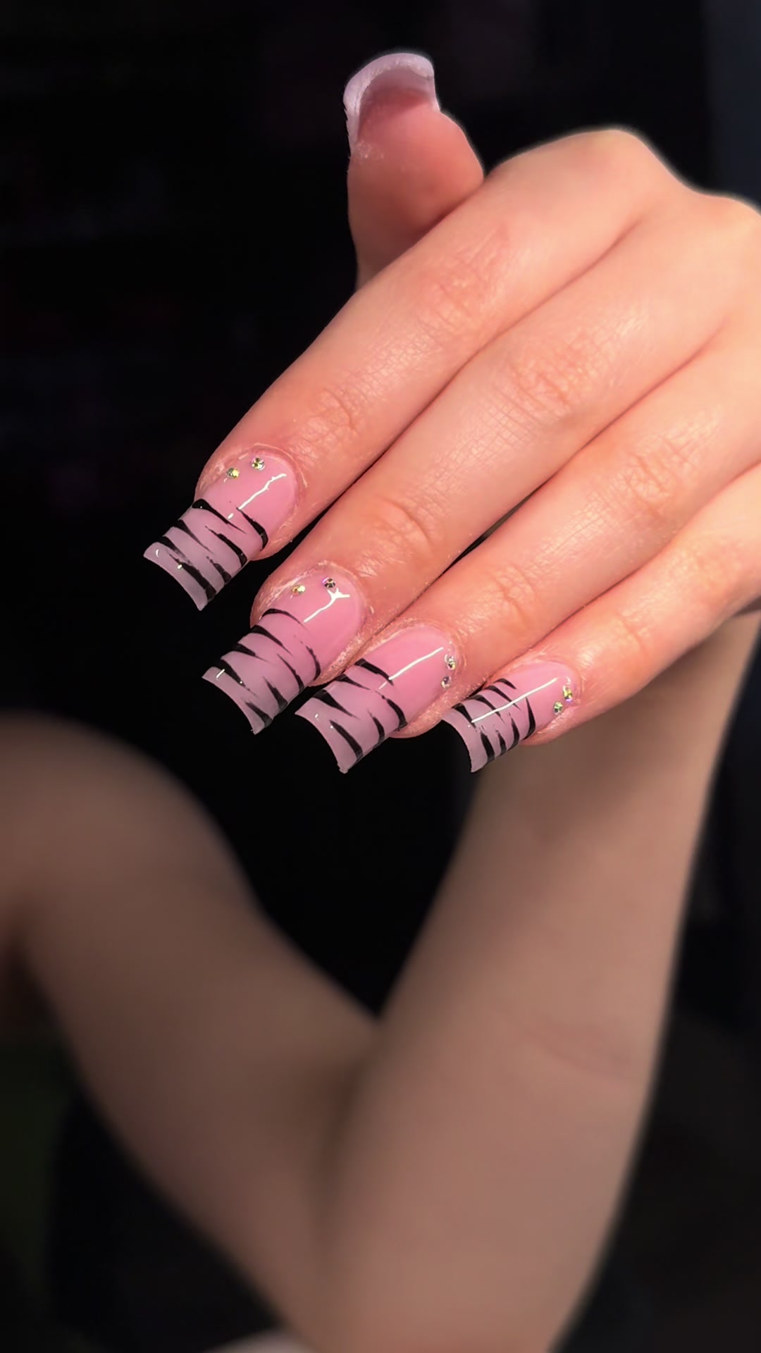 @_baddienailsxo
