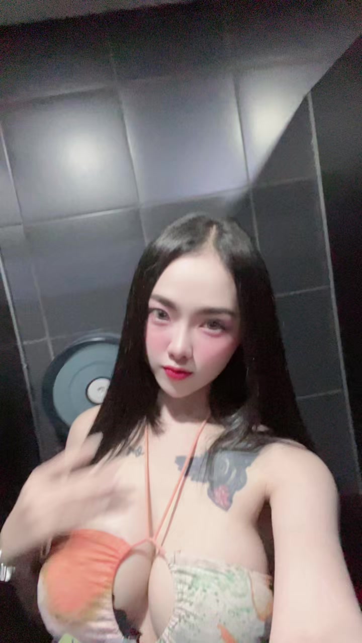 @Praewwee