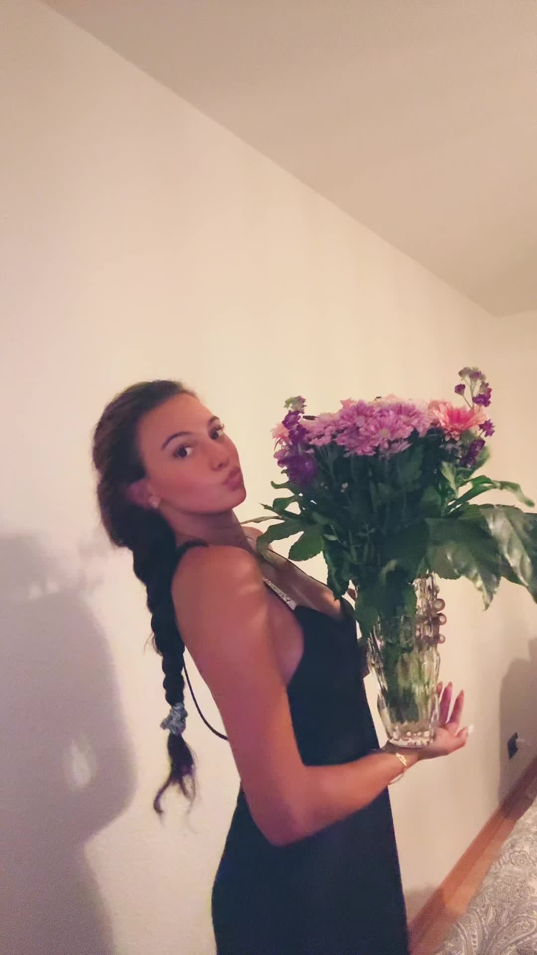 @Ariana J.S.D👑