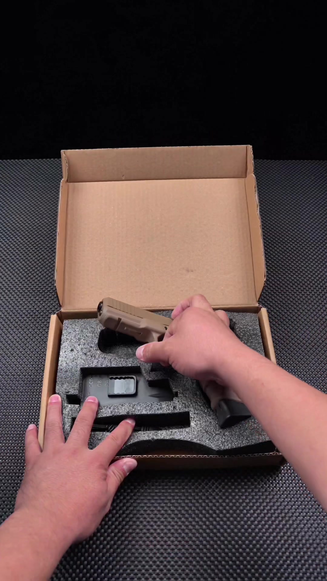 @akagtoy.com