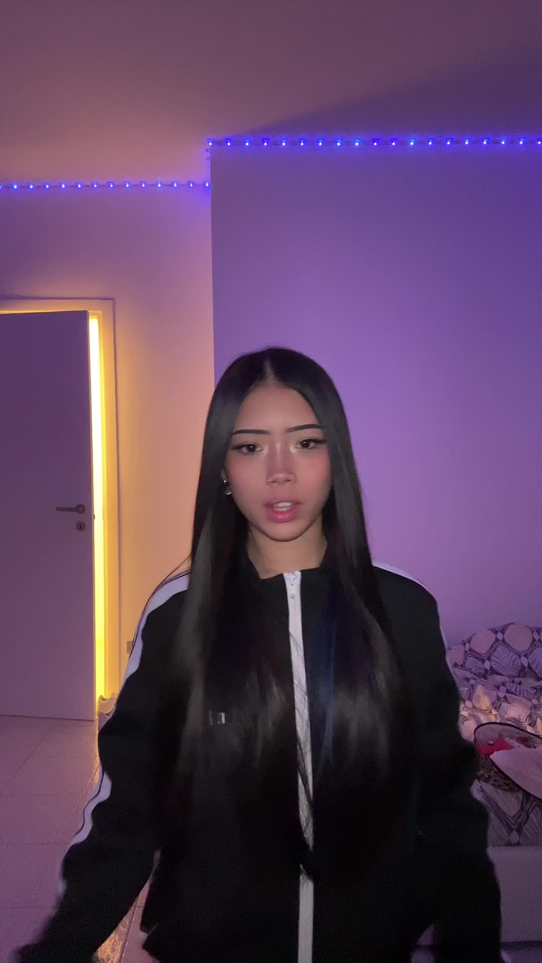 @𝘓𝘢𝘳𝘢 💕