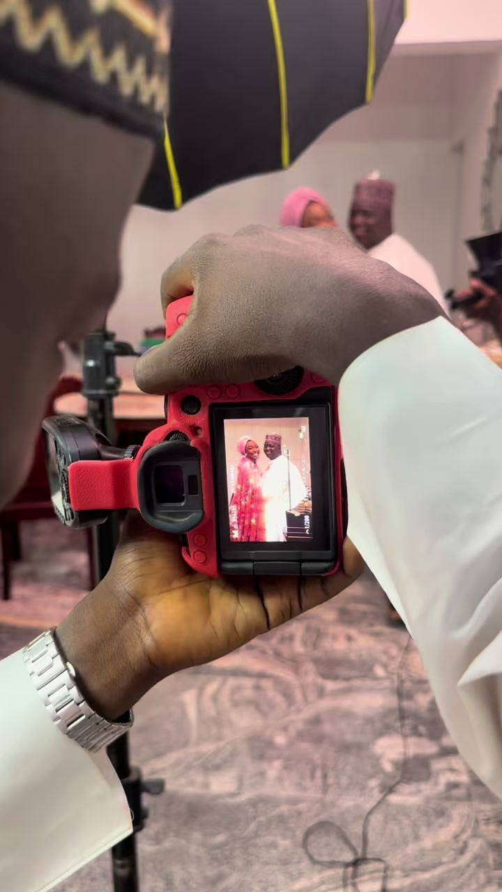 @That stylish Photographer guy