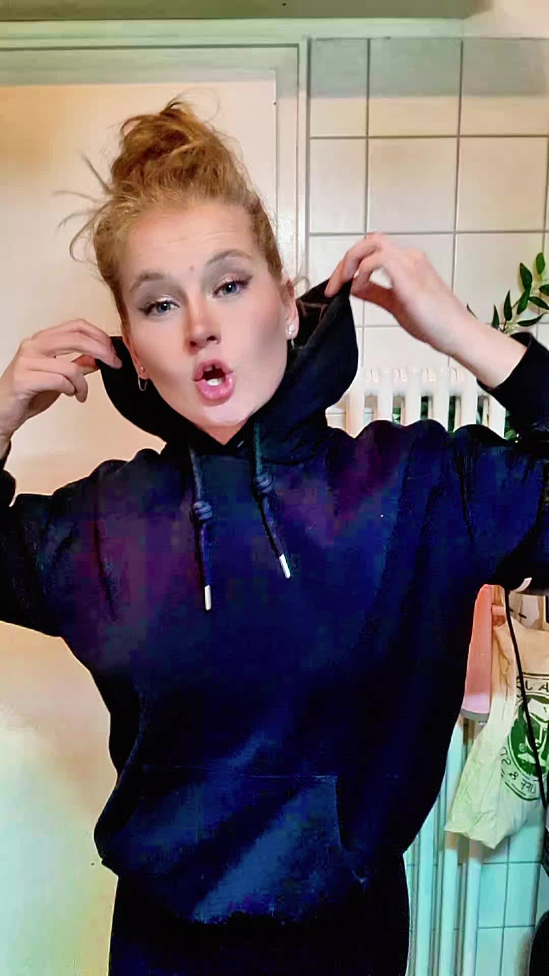 @WhothafuckisVicky