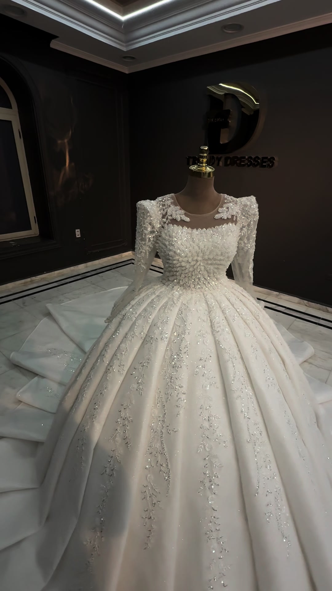 @TRENDY DRESSES