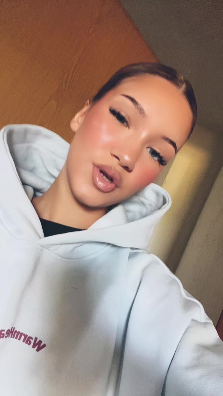 @🦋