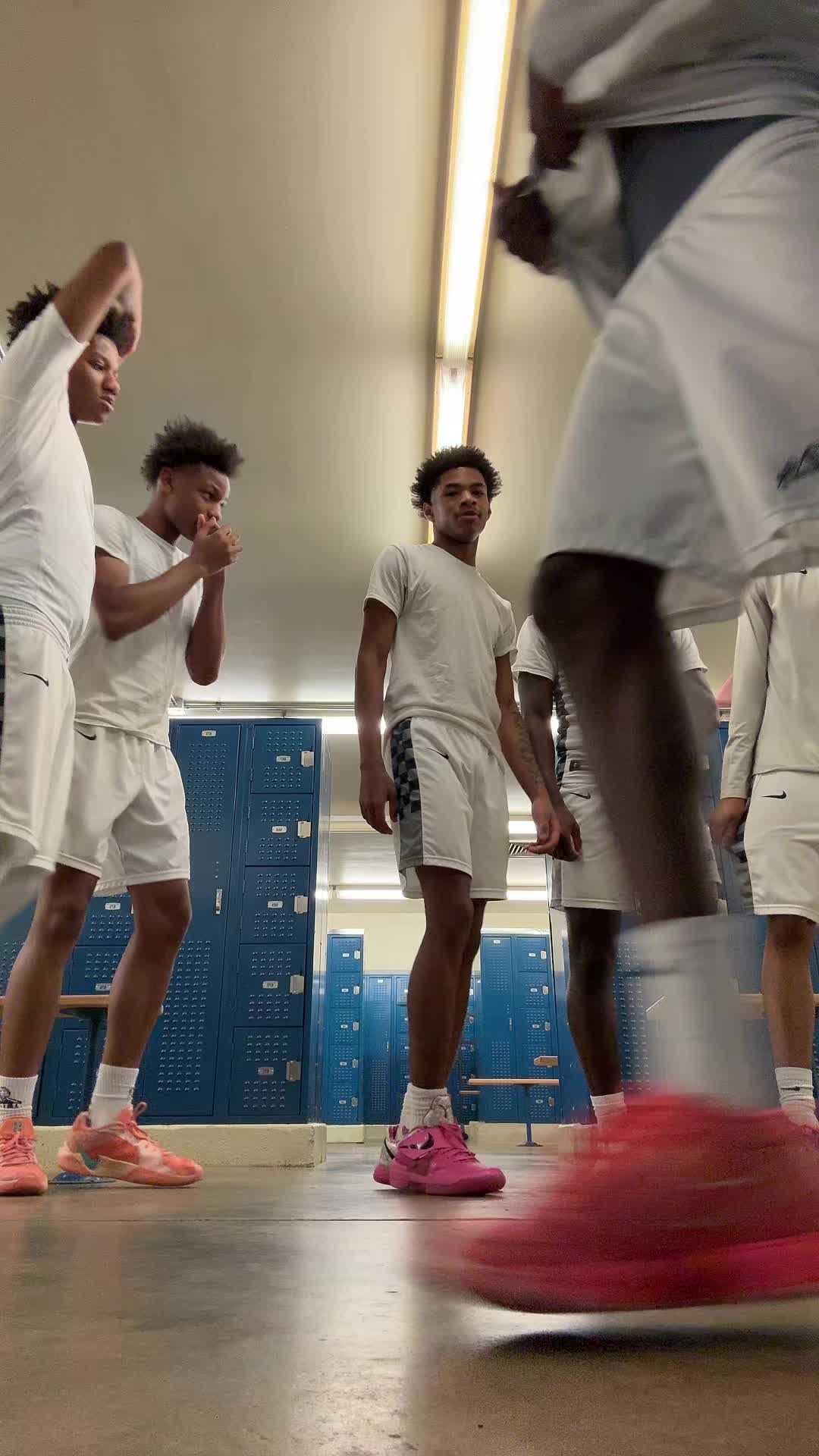 @puttinupshots