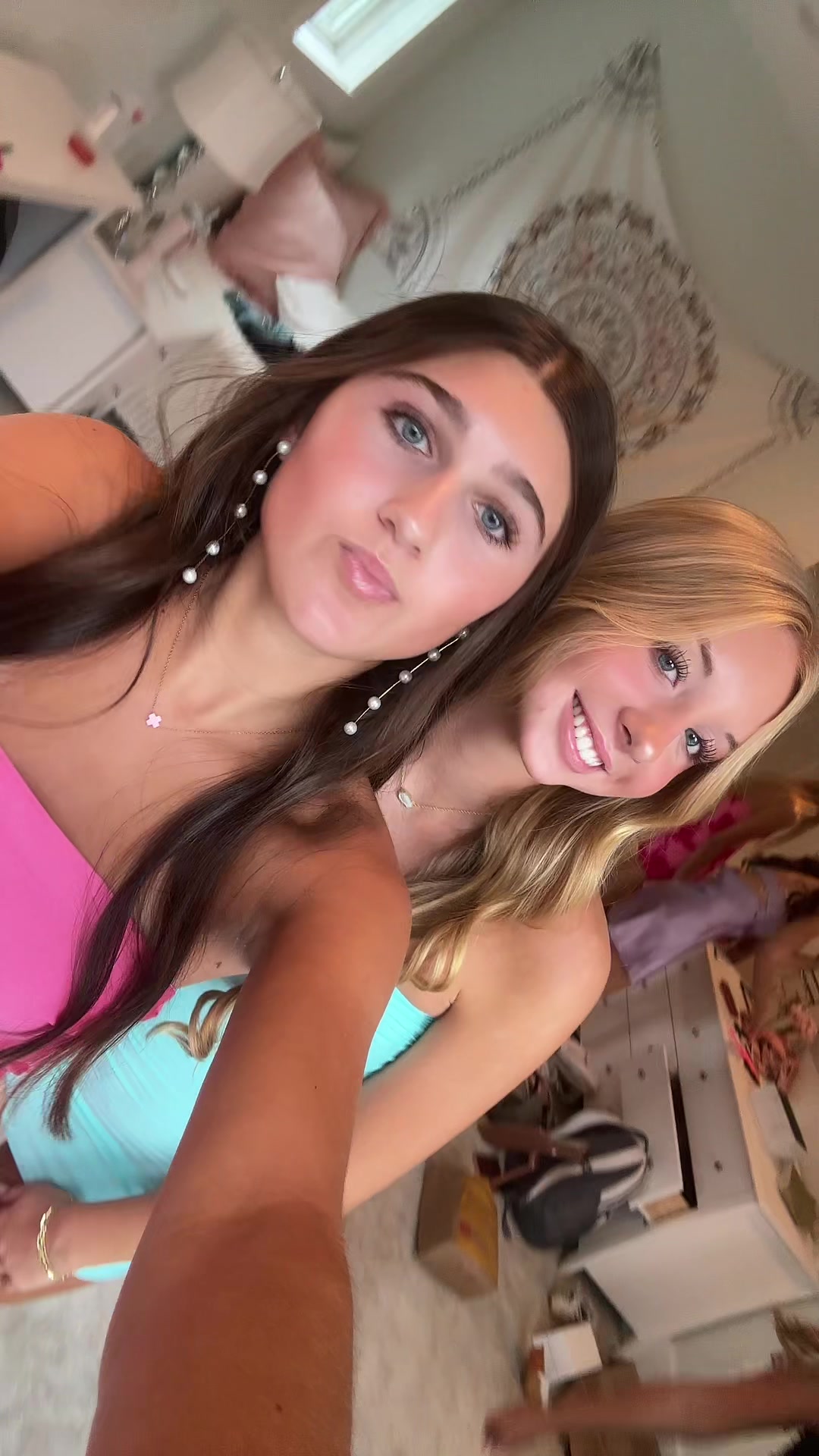 @bella