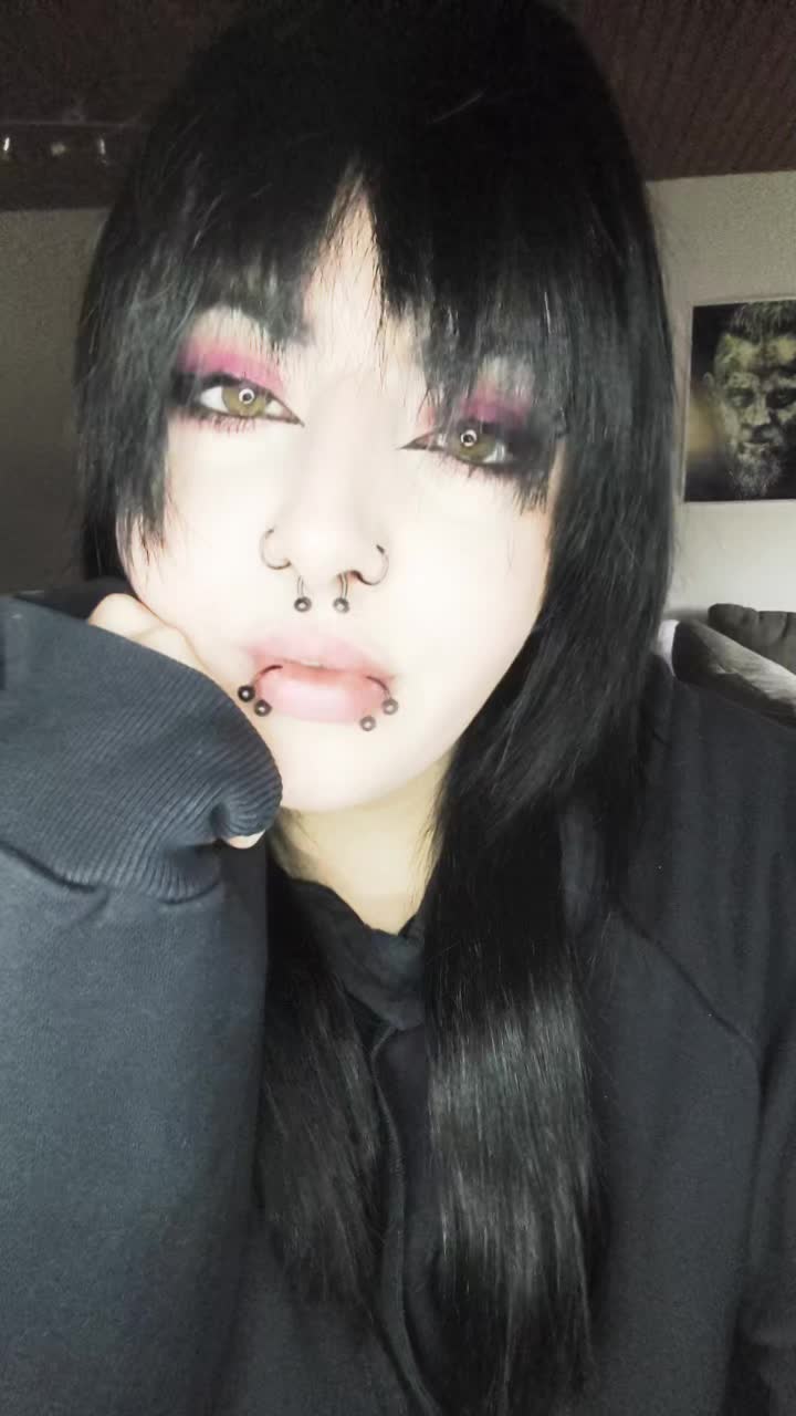 @secretcurvesofmadness