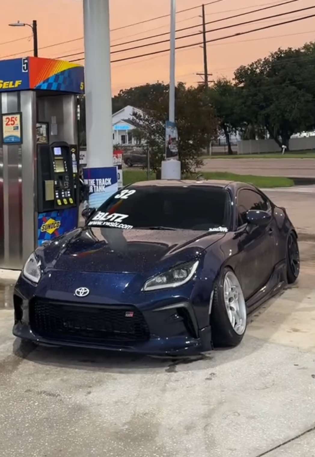 @⛧