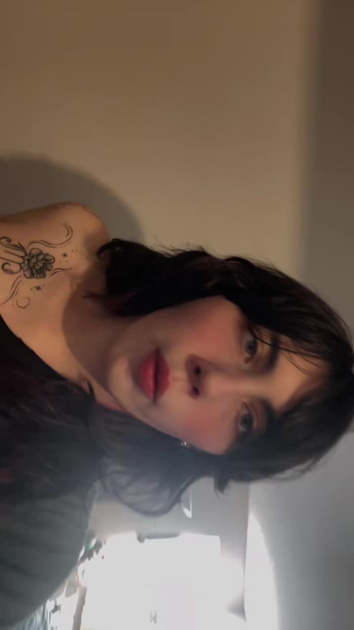 @<3 :}