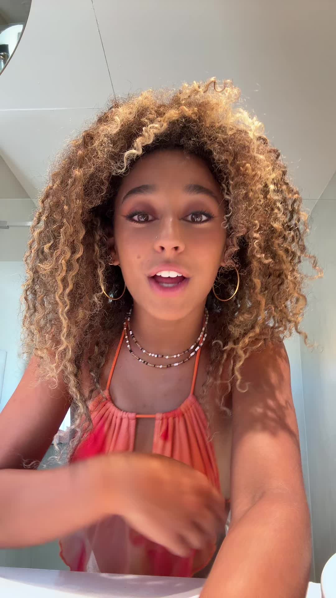 @Macarena🩵