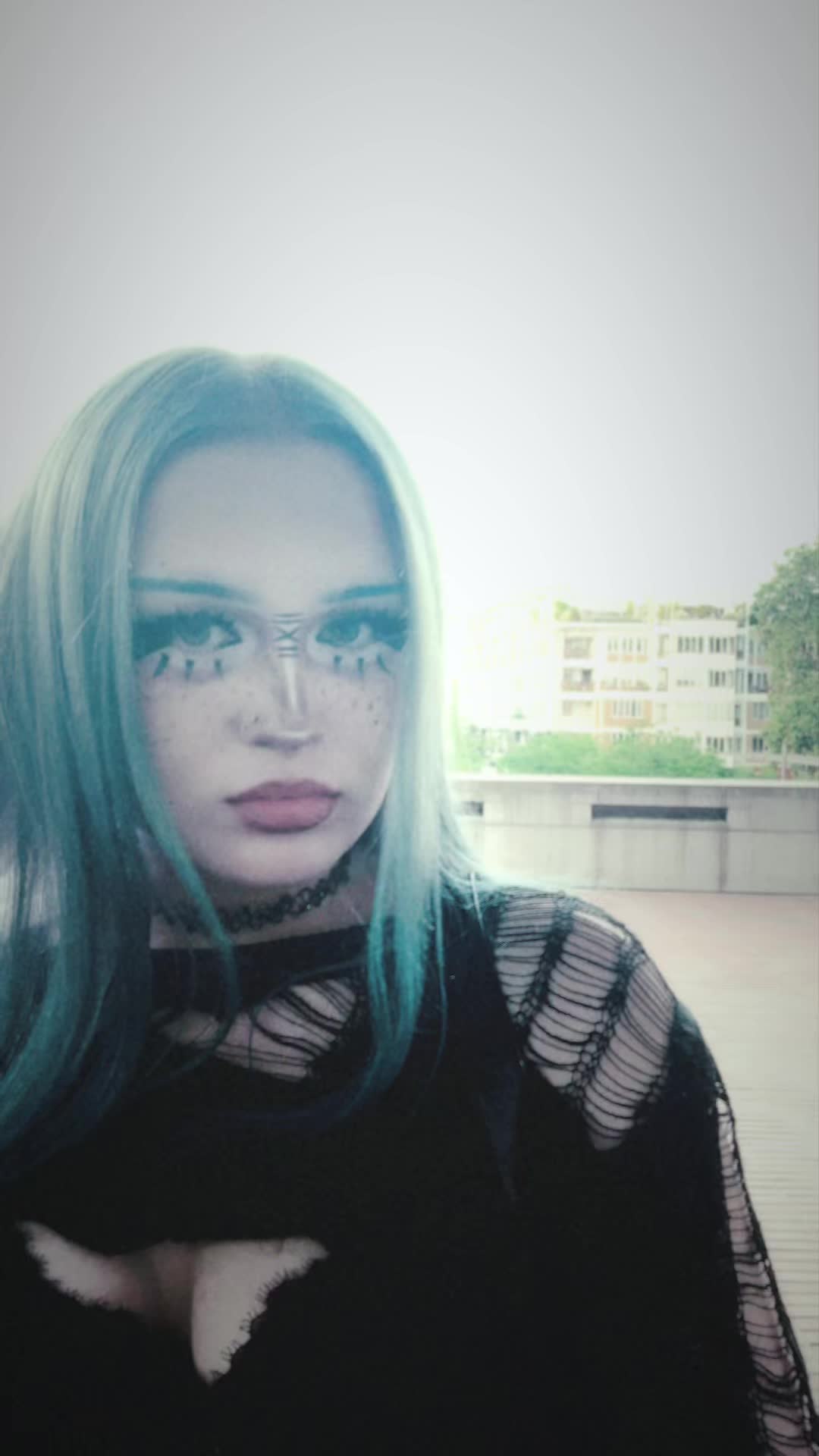@maybealittebitemo