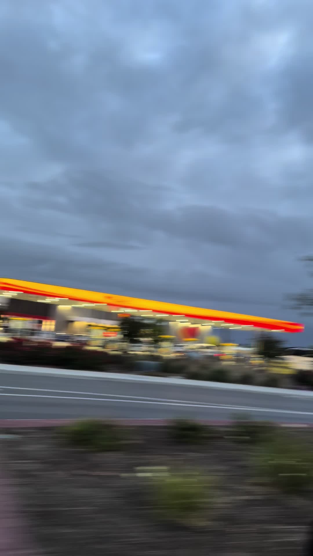 @elcompamillan