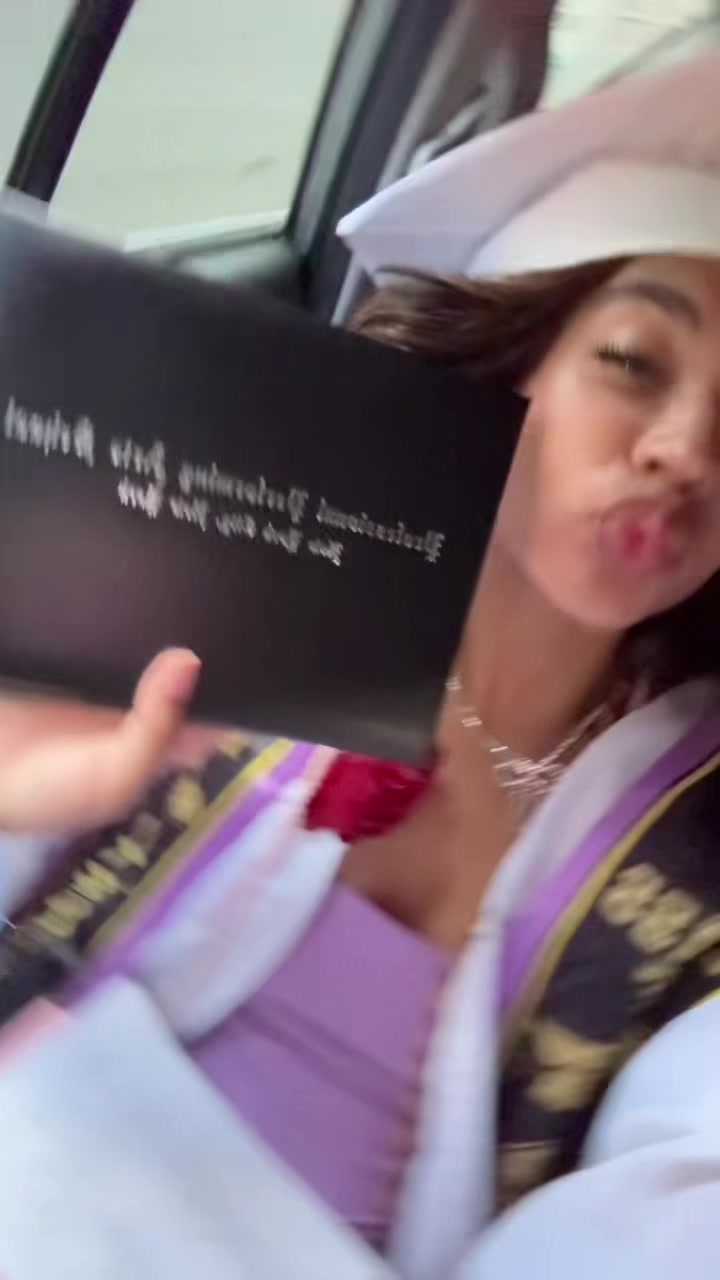 @𝐙𝐚𝐫𝐢 💫
