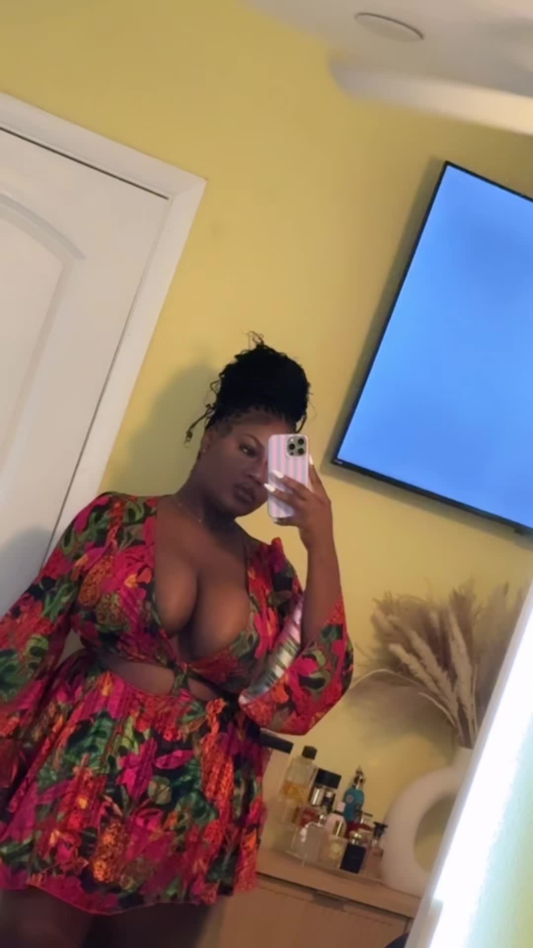 @_manoucheca
