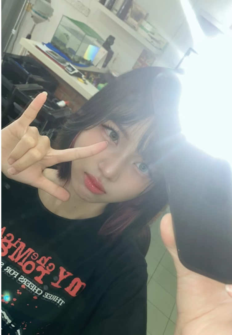 @Emi 🐇