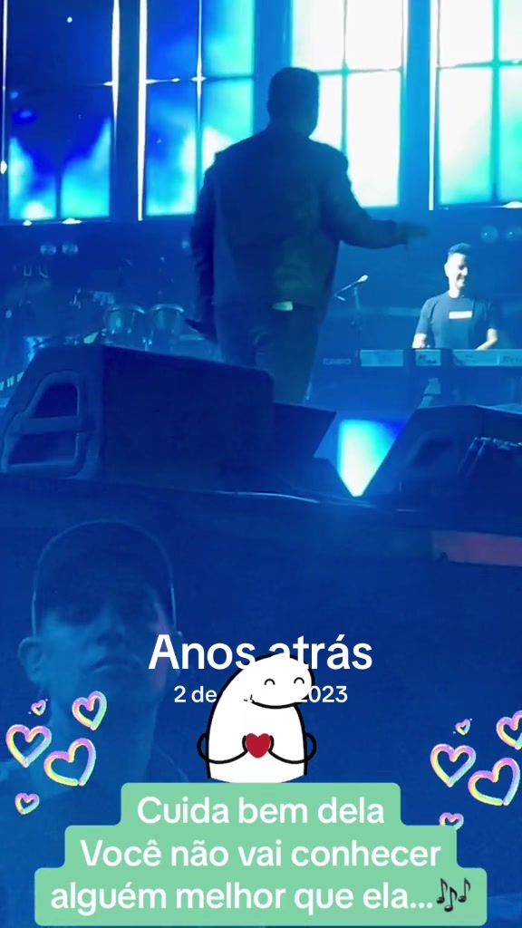 @M&ocirc;nica