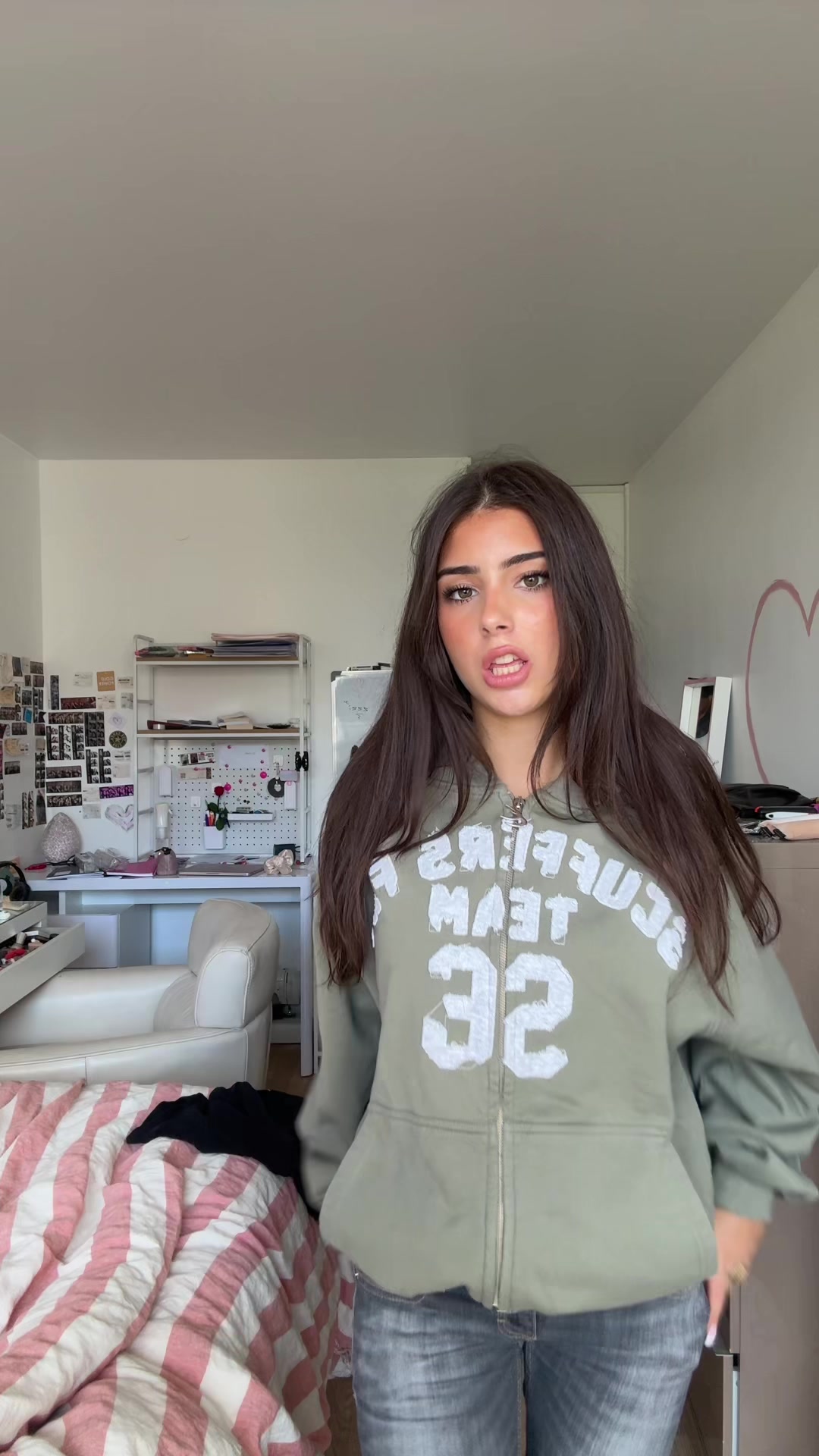 @whooischarlotte