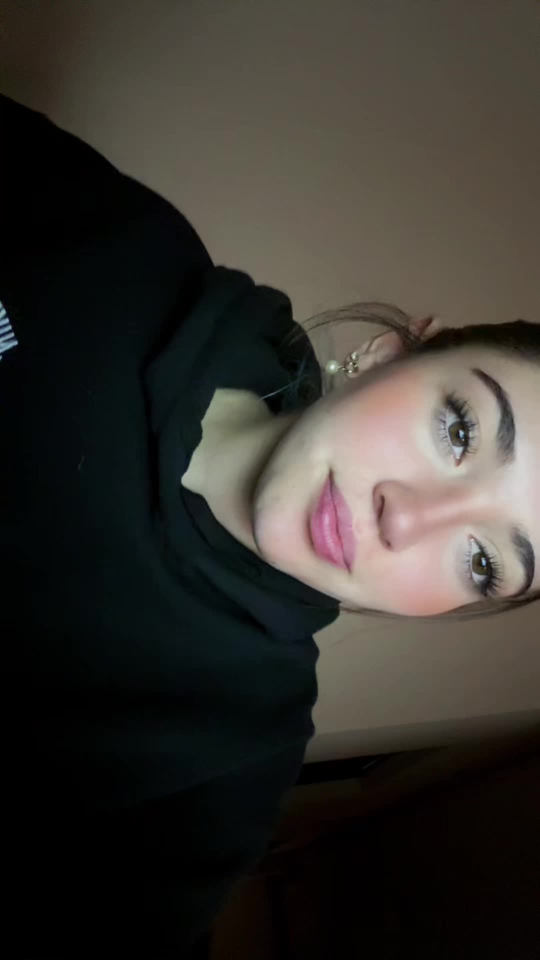 @_Briana_Zotés.
