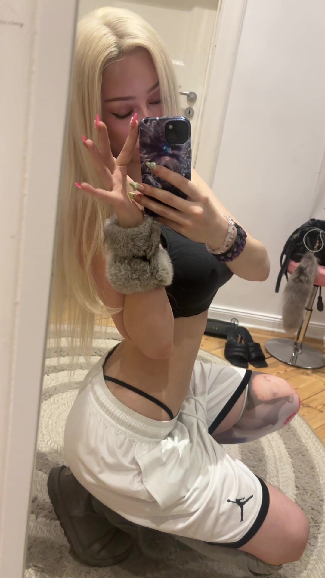 @hellcazlookneon