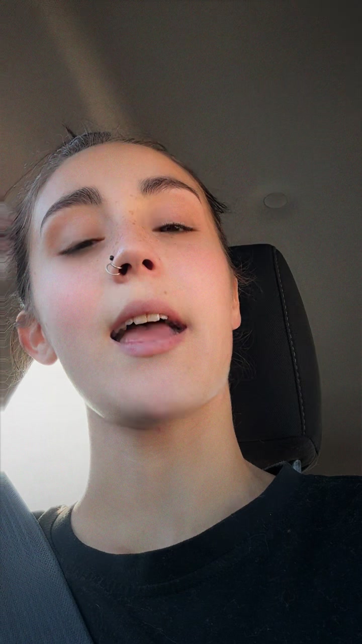 @-.-