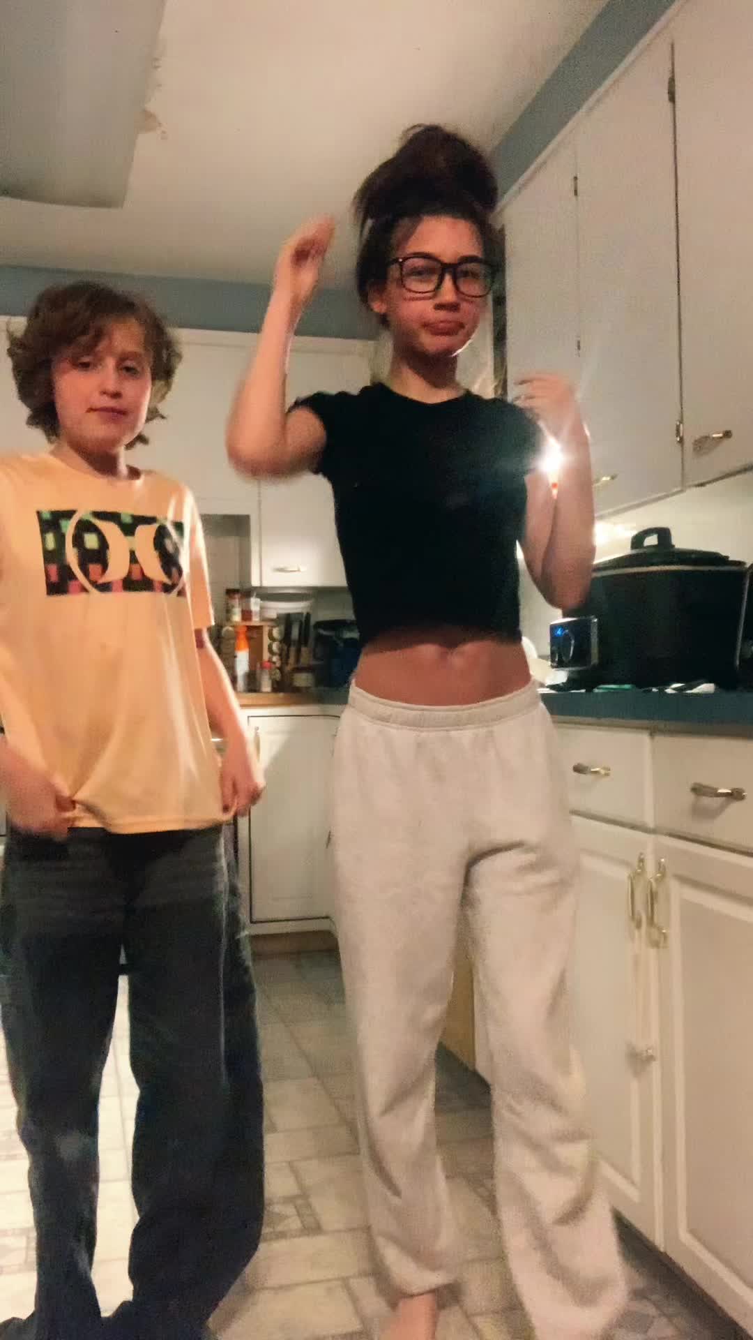 @🫂