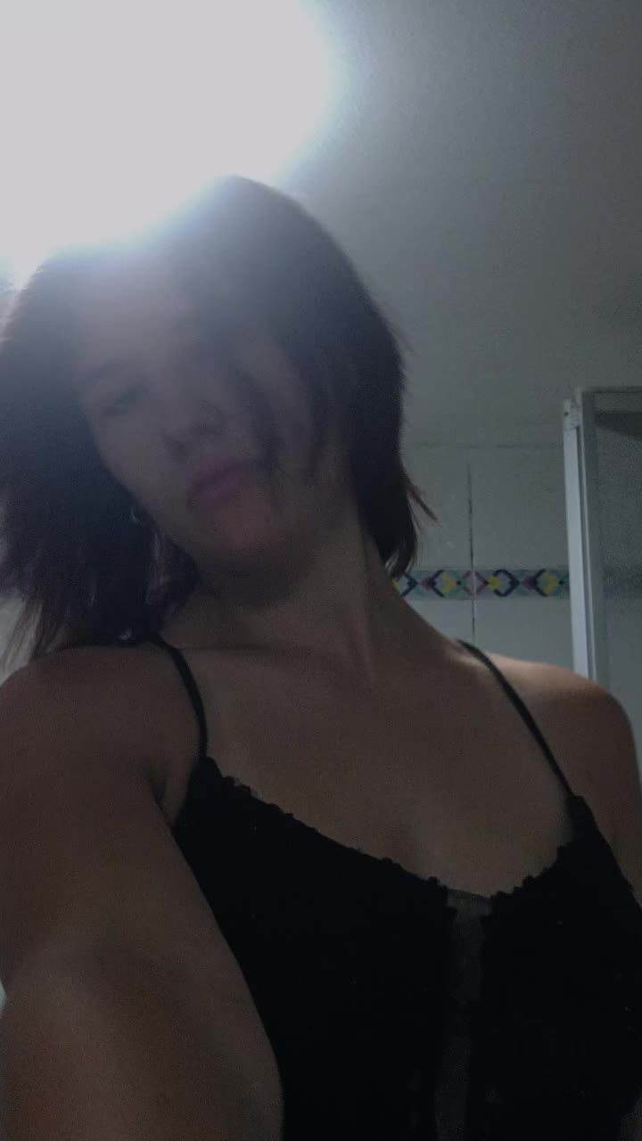 @😼