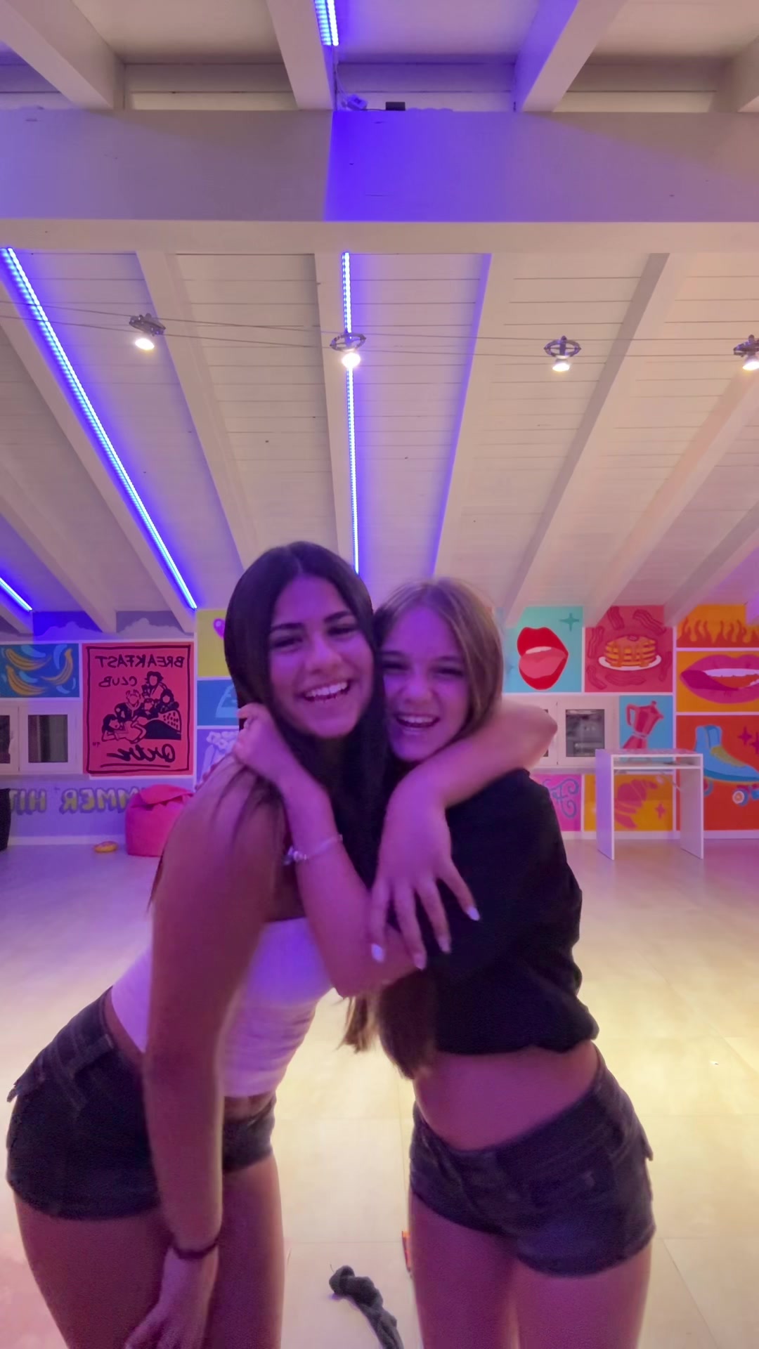 @LV