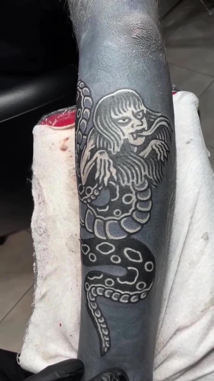 @WHITE ON BLACK TATTOO