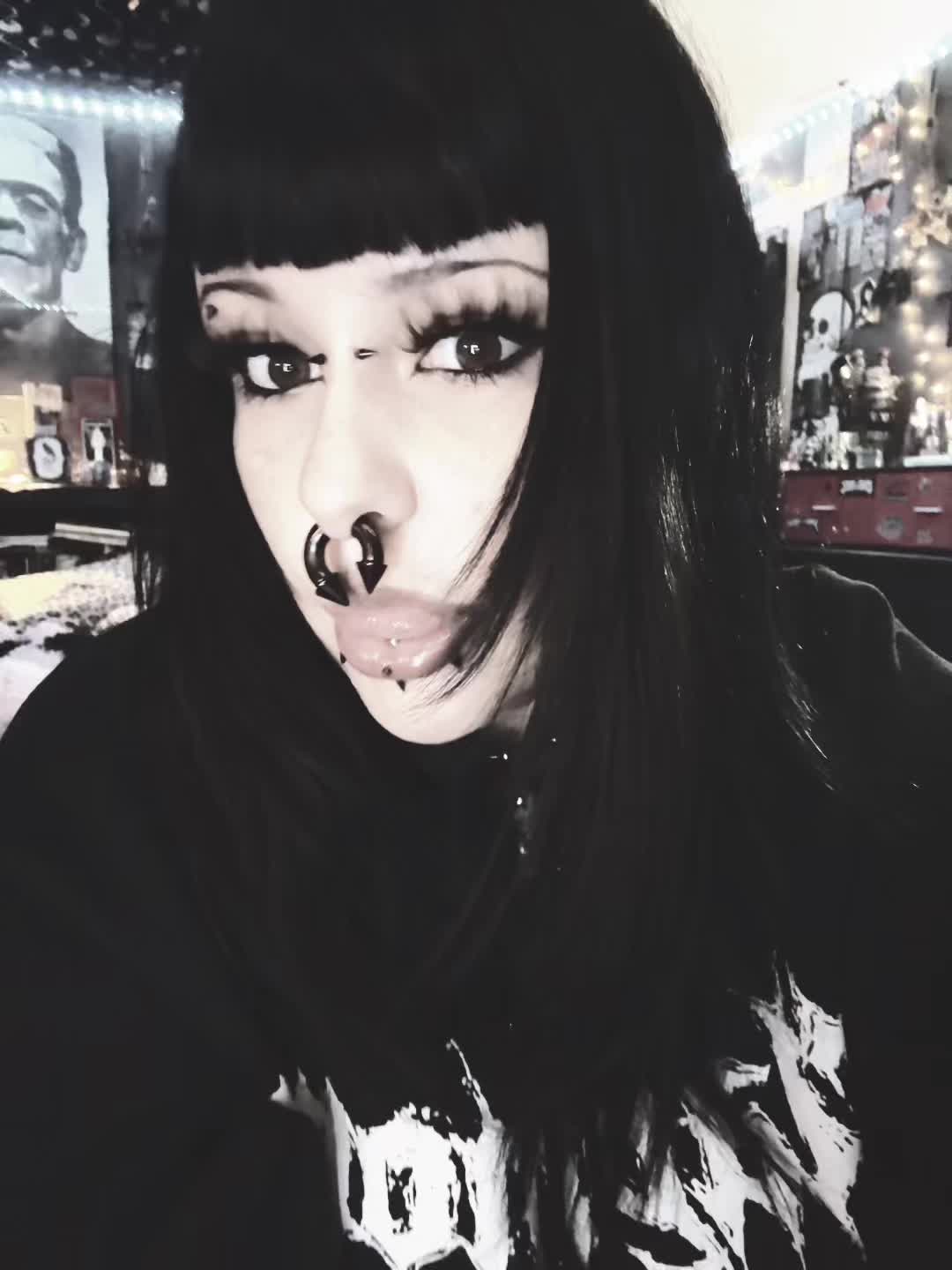 @🧟♀️ ☣︎ ☠︎︎ ☣︎🧟♀️