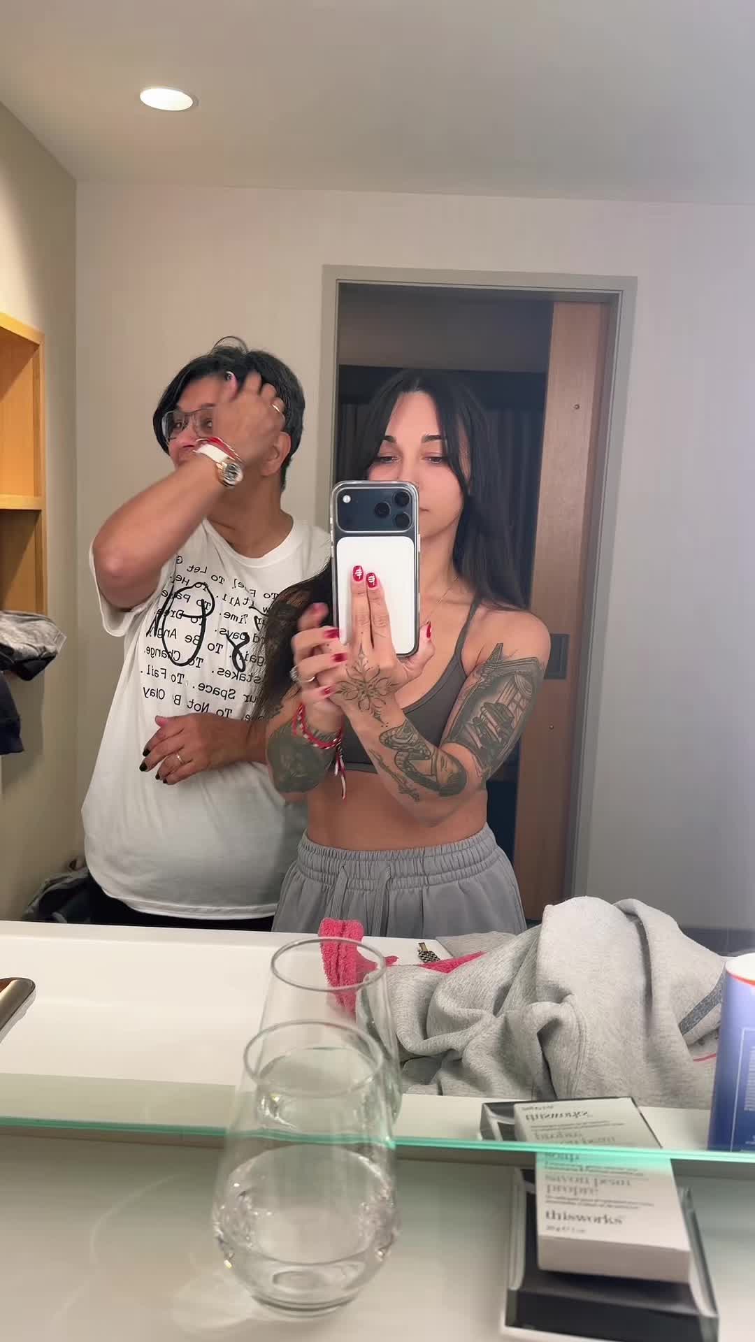 @anianne