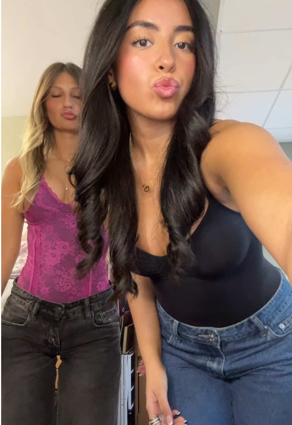 @Bella