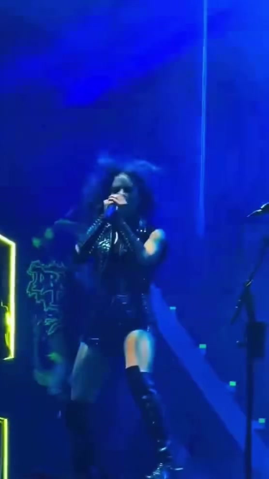 @Alissa White-Gluz