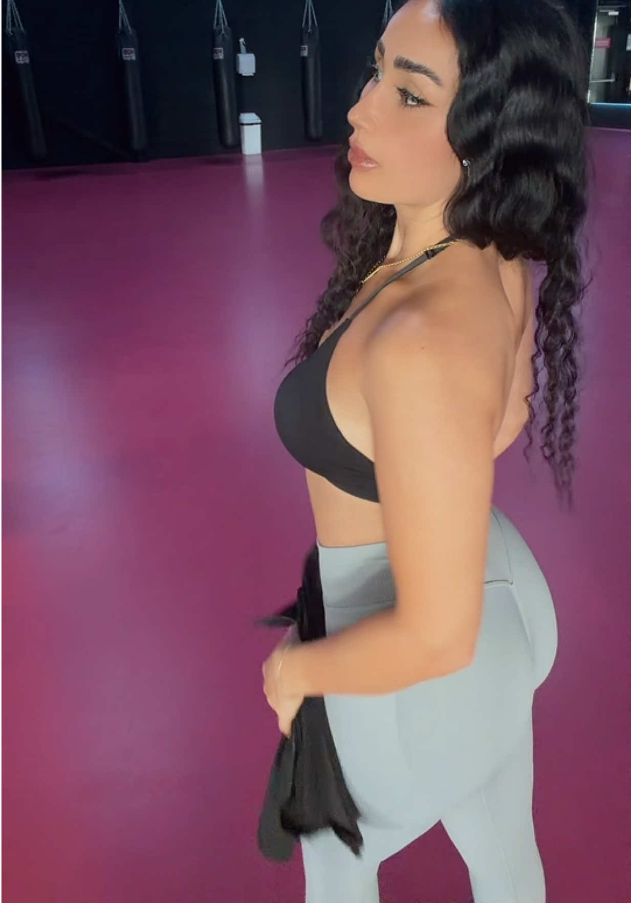 @EllxFit