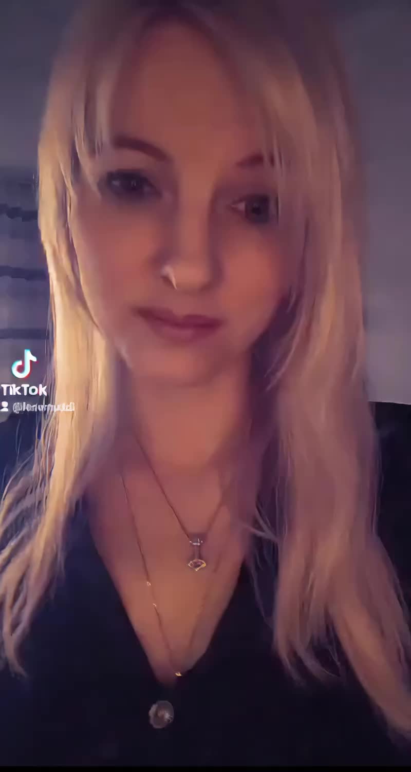 @ℒℯ𝓃ℯꨄ︎🤜🖤🤛