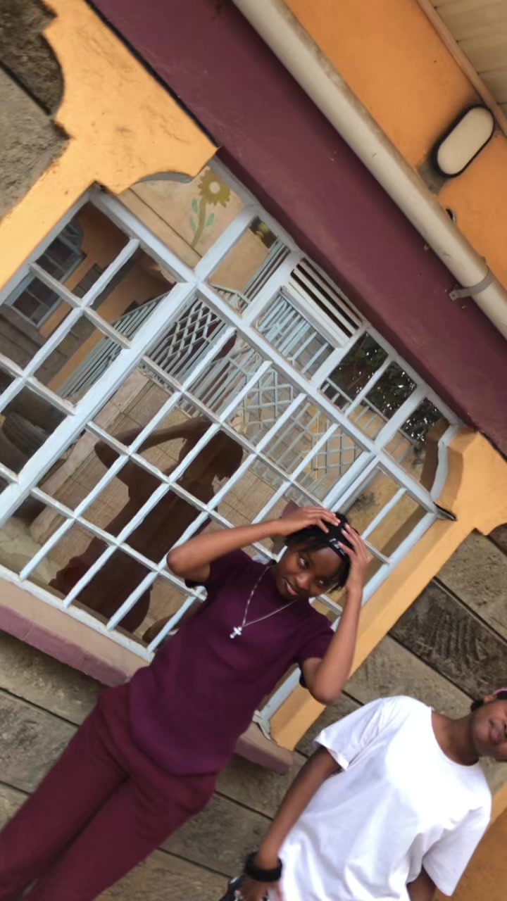 @Maya🧸