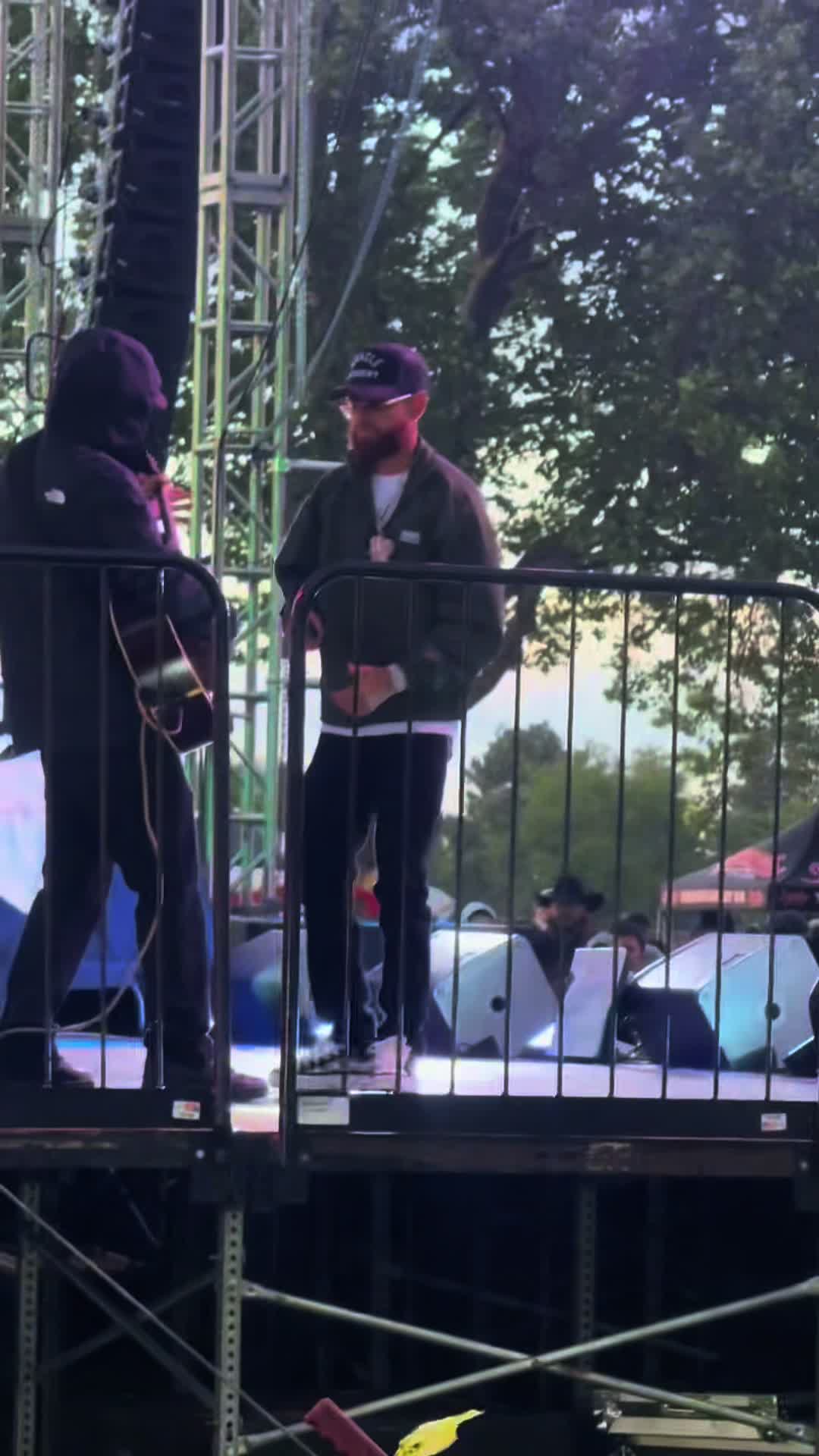@Vee🖤