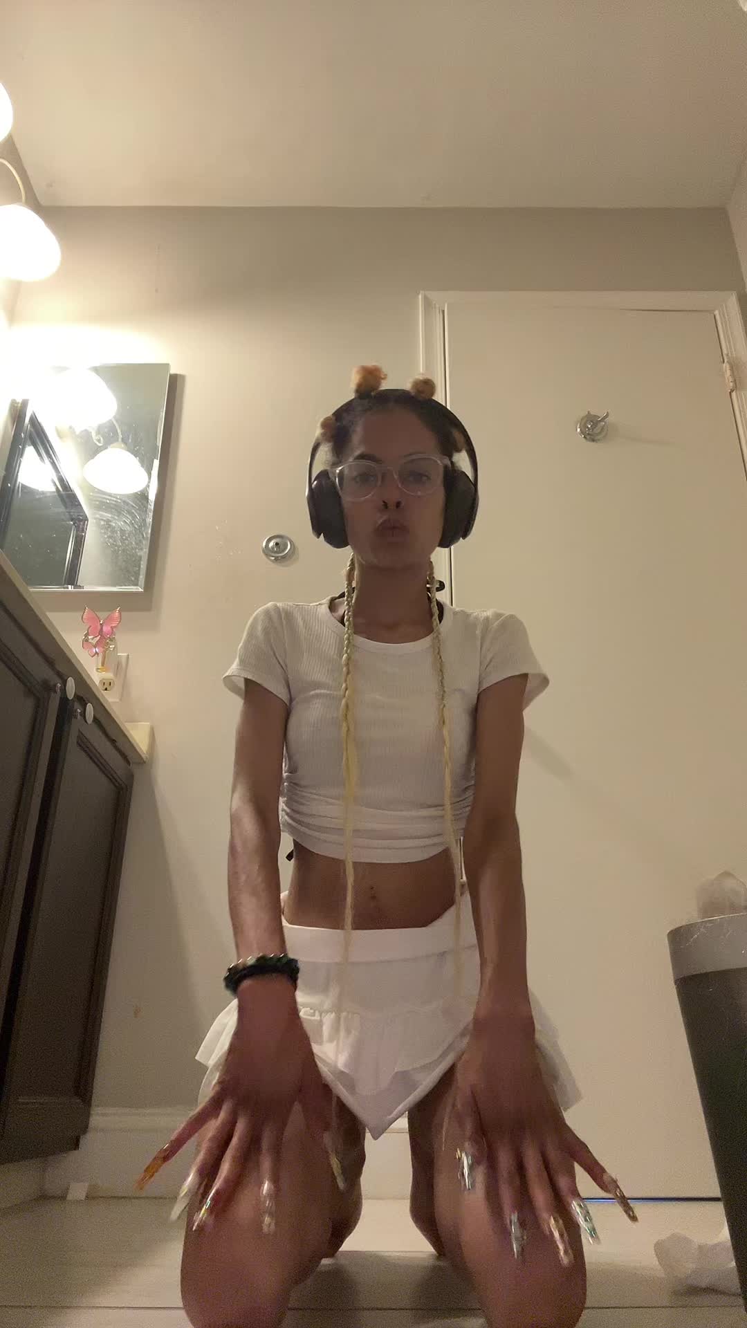 @nosmilingnini